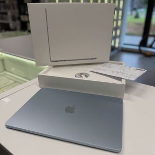 Apple MacBook Air 15” 2025 M4 24/512GB - NOVÝ 38990,- . . #iproblem #pikasohavirov
